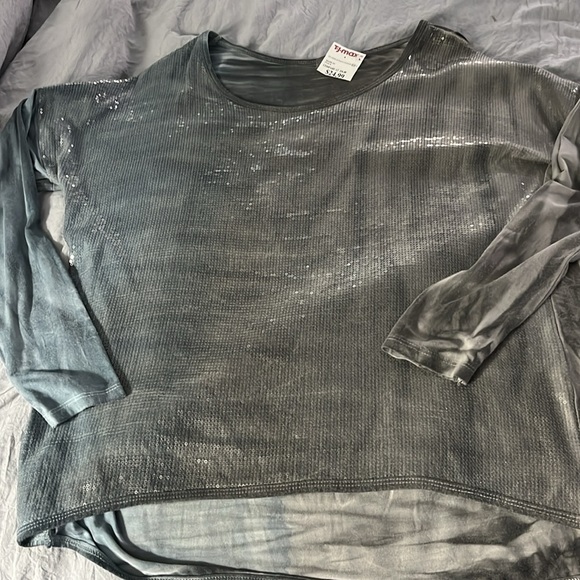 NWT Bellamore Italian designer top** Sz med ** grayish and blue color w/sequence - Picture 3 of 5
